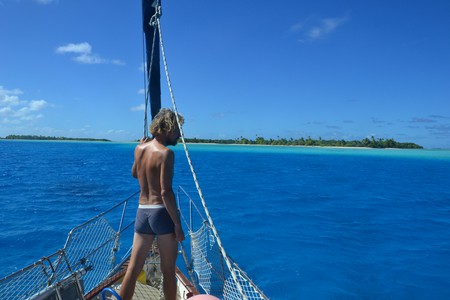 Bild: At anchor in the tuamotus